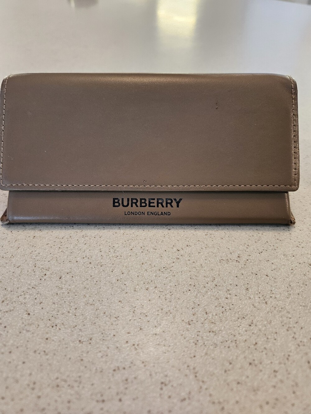 Burberry London Brown Magnetic Closure Hard Sunglass Eyeglass Case - Picture 11 of 11